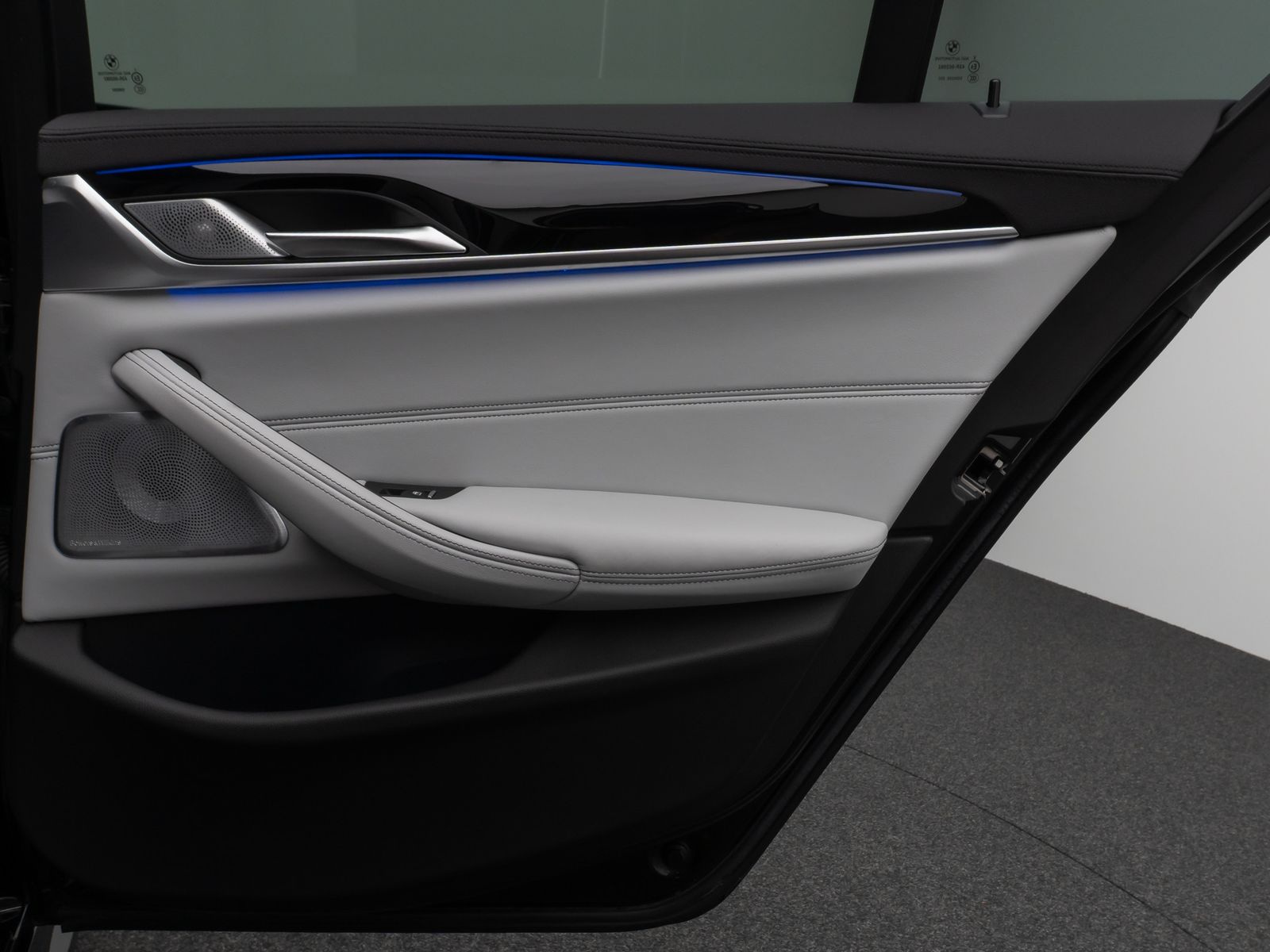 Fahrzeugabbildung BMW M5 Competition xD Kamera HUD DAB B&W SoftCL 20"