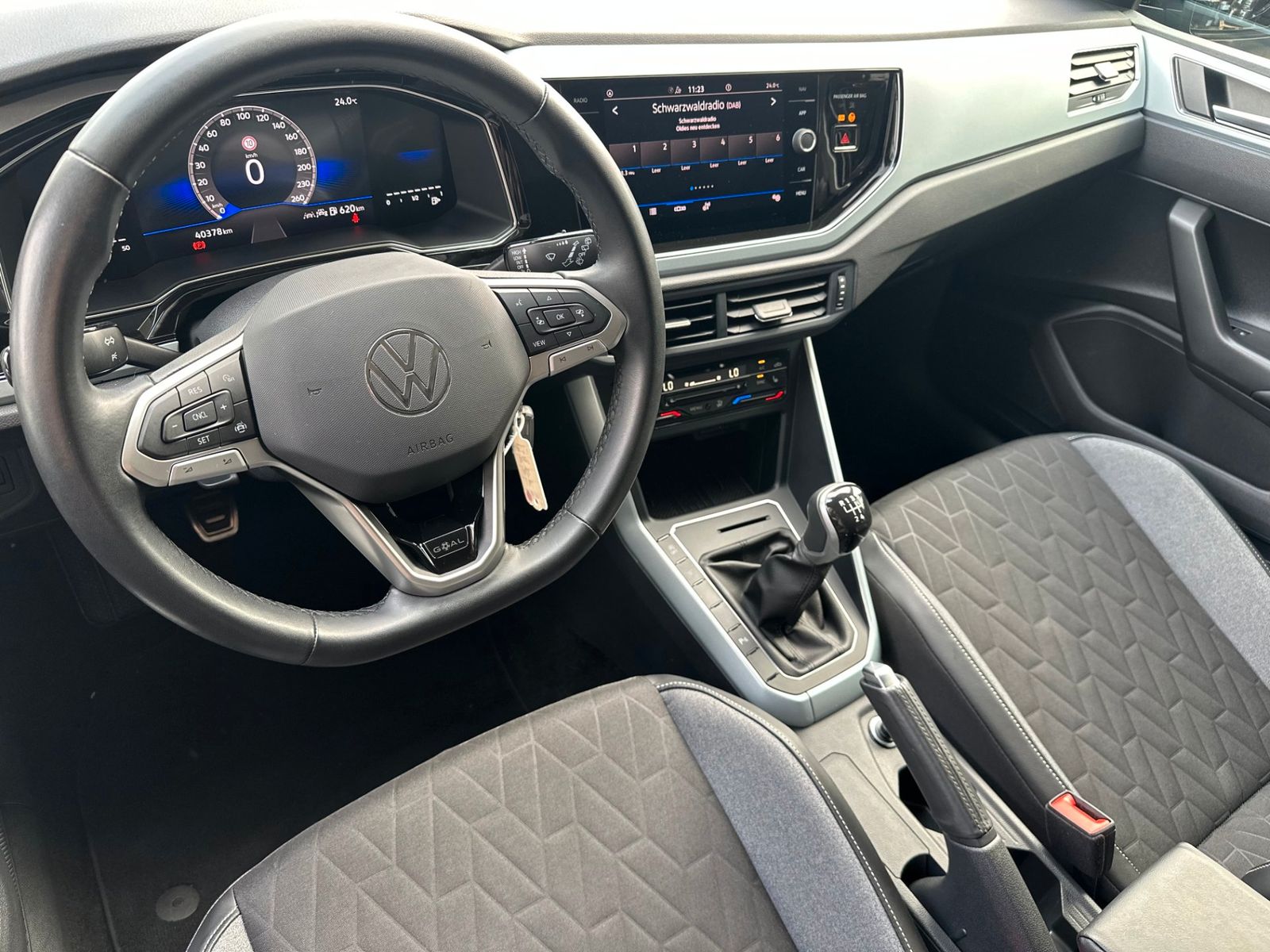 Fahrzeugabbildung Volkswagen Polo 1.0 TSI GOAL LED+SHZ+PDC+DAB+VCOCKPIT+GJR