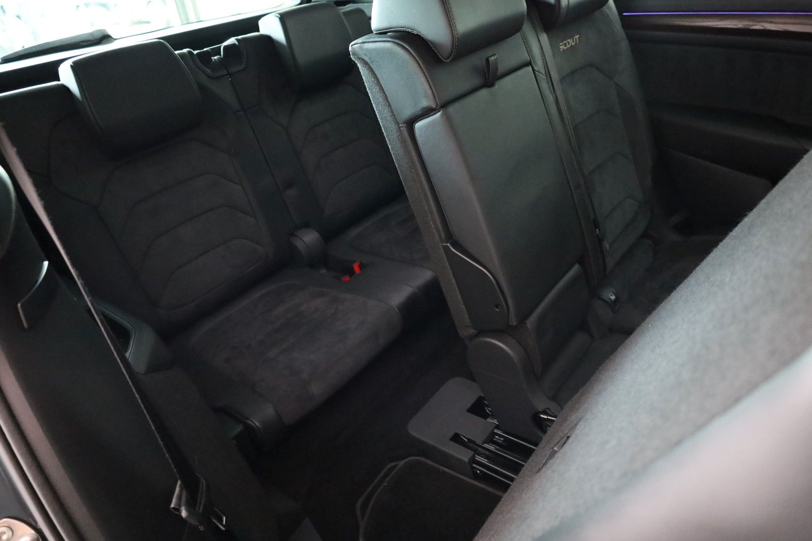 Fahrzeugabbildung SKODA Kodiaq Scout 4x4 7Si,TLeder,Navi,LED,Kamera,AHK