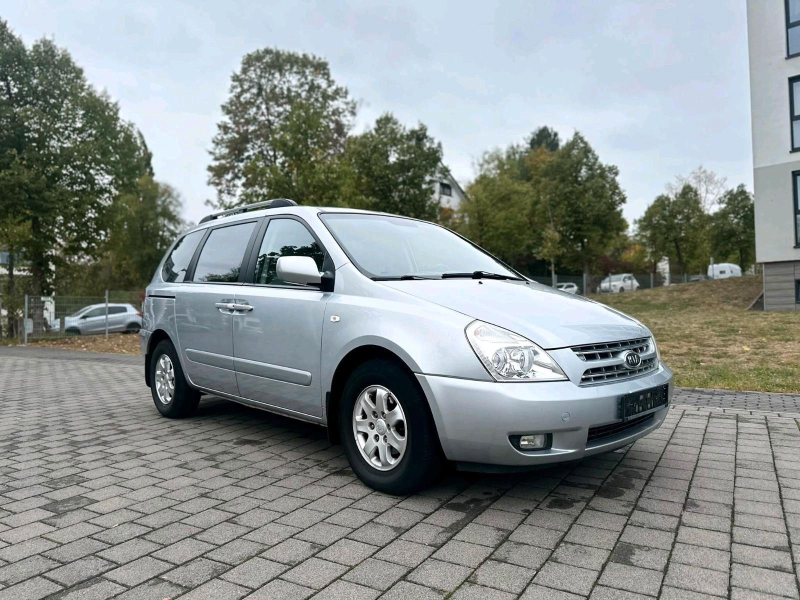 Kia Carnival 2009 — rear view