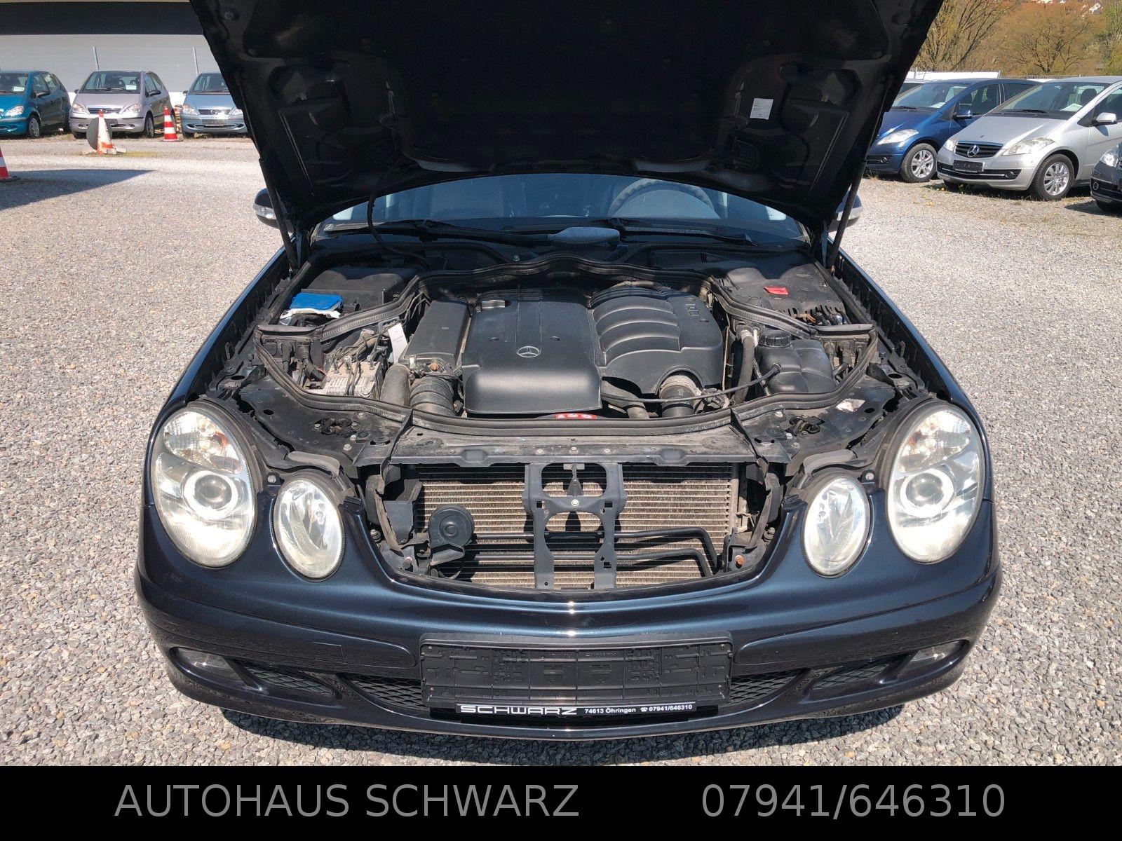 Mercedes-Benz E220 2004 — салон