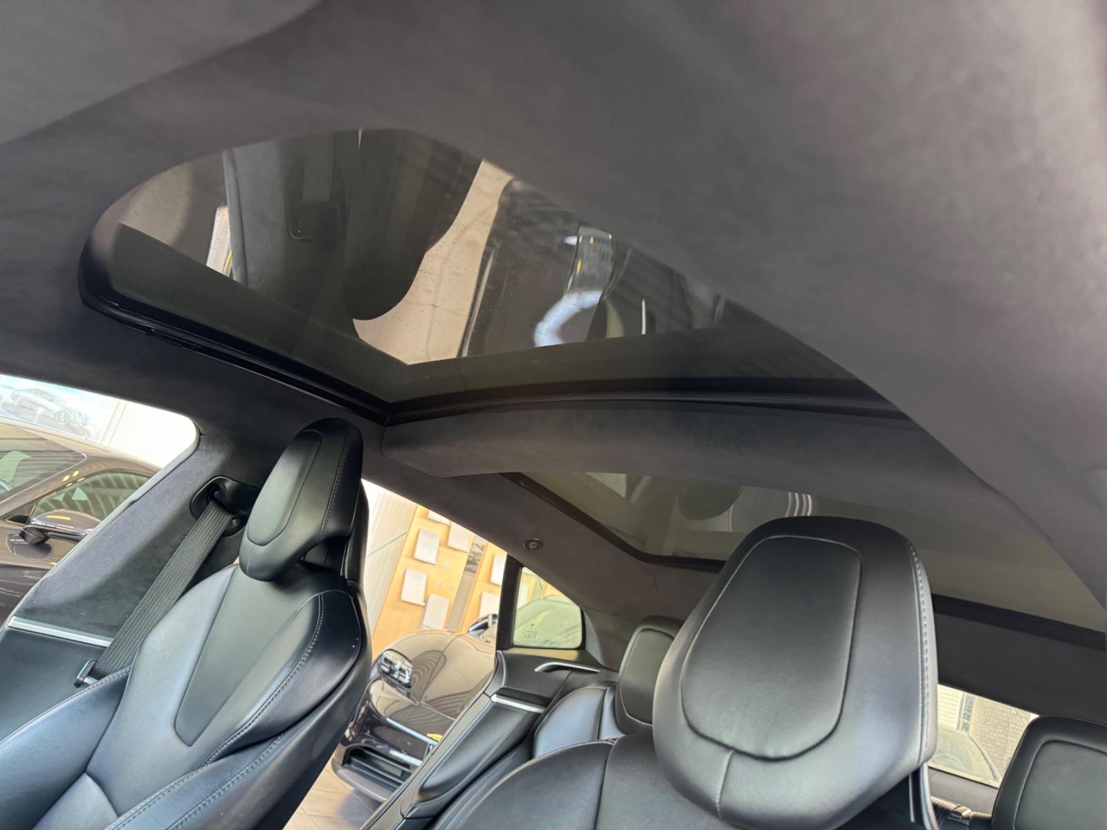 Tesla Model S /Panodach/20Zoll/Vollleder-Sportsitze