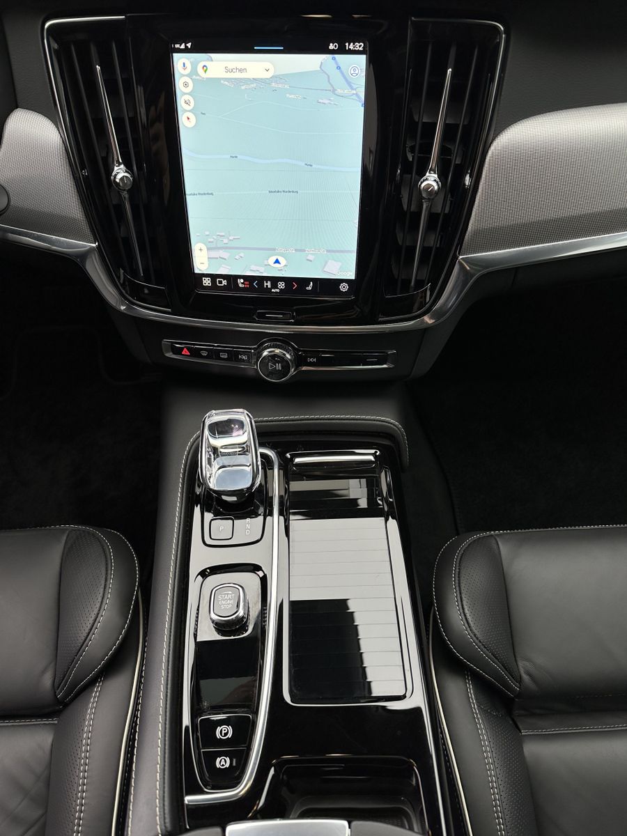 Fahrzeugabbildung Volvo V90 T6 Recharge AWD Plus Dark NAV+LED+AHK+PANORA