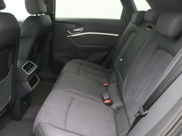 Audi Q8 e-tron - 12
