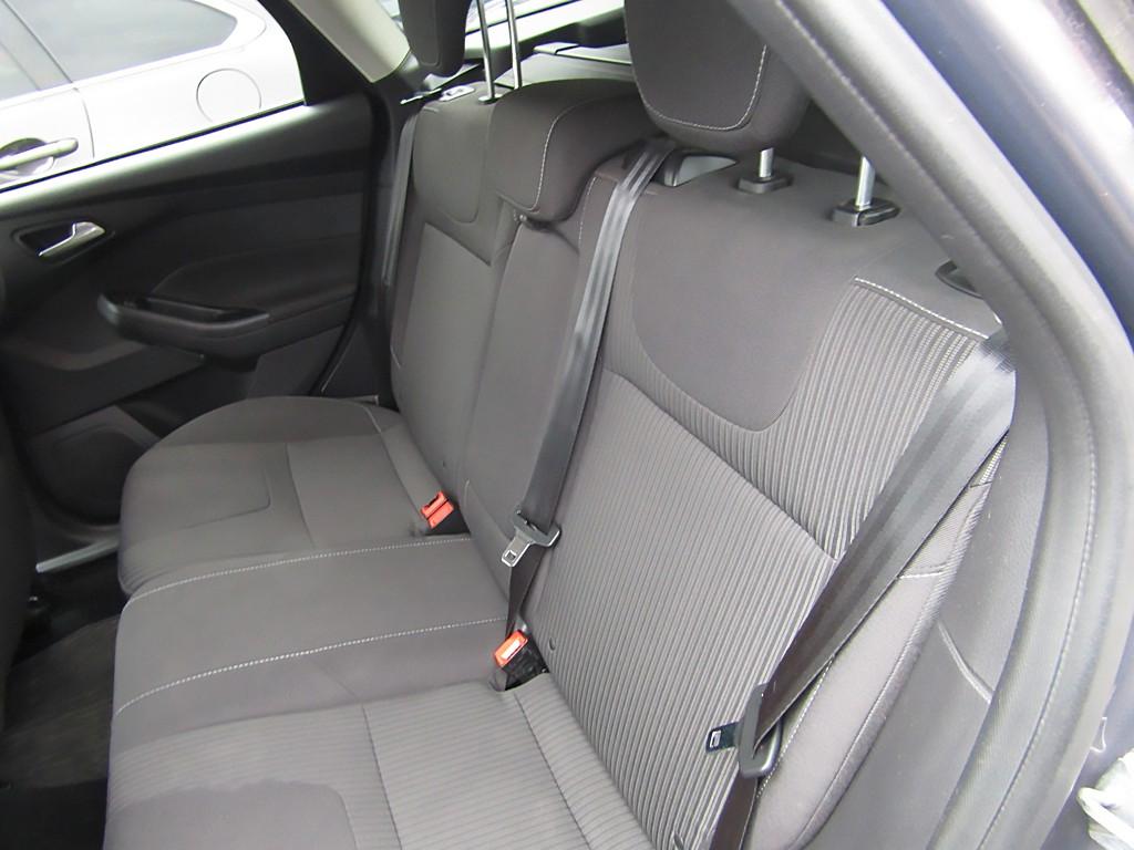 Ford Focus 2014 — photo 12