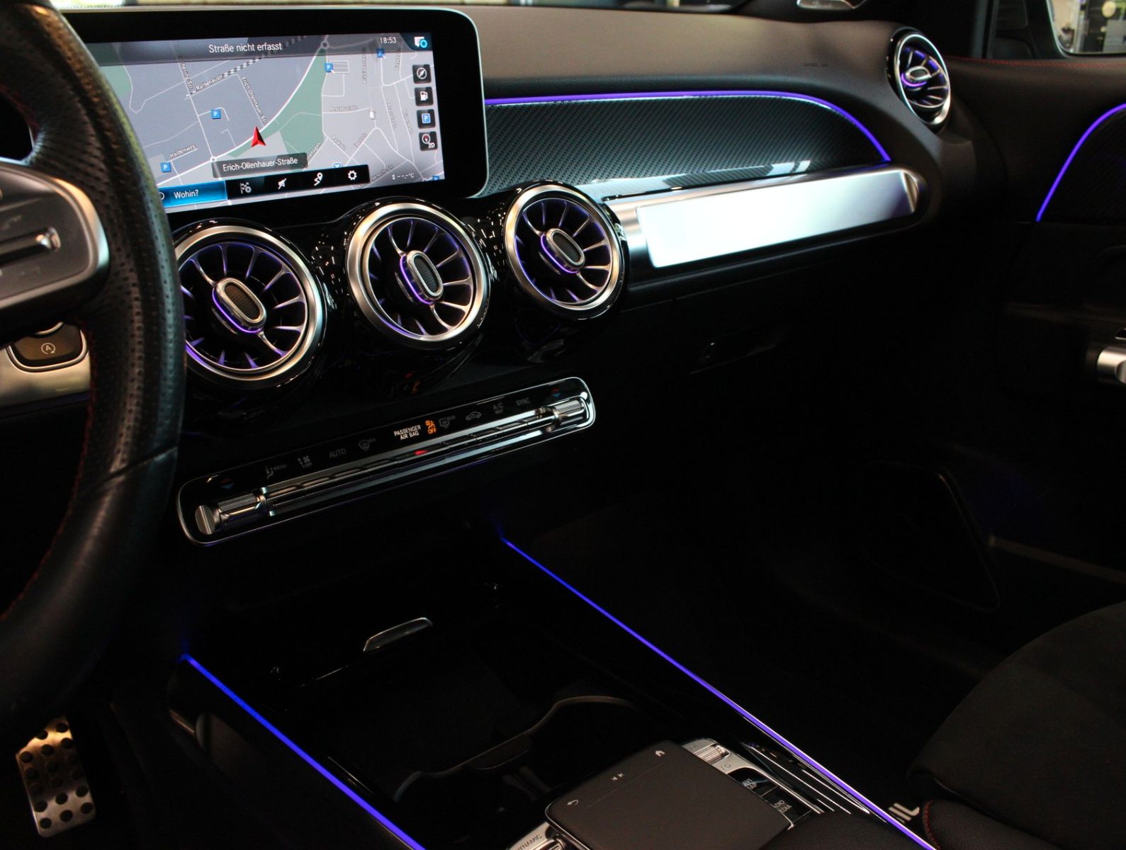 Fahrzeugabbildung Mercedes-Benz GLB 250 4Matic AMG Line Pano*Widescreen*Kamera