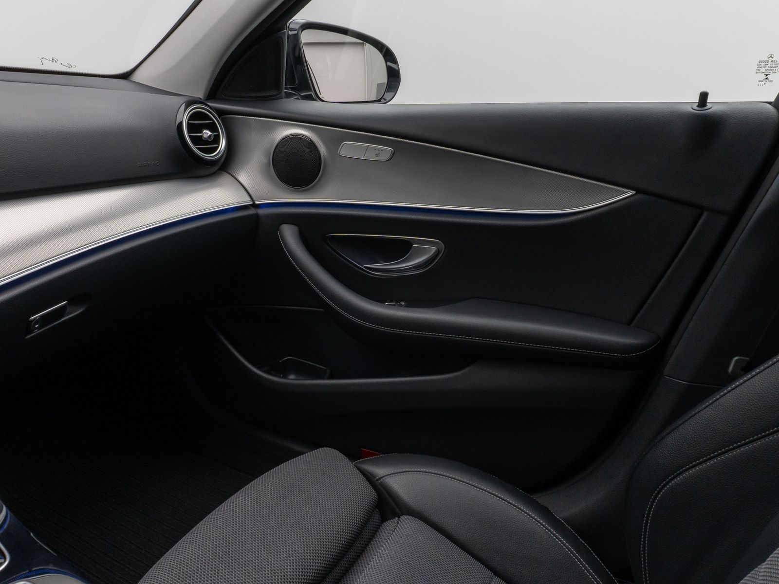 Fahrzeugabbildung Mercedes-Benz E 220d T-Modell Avantgarde Kamera AHK Tempomat