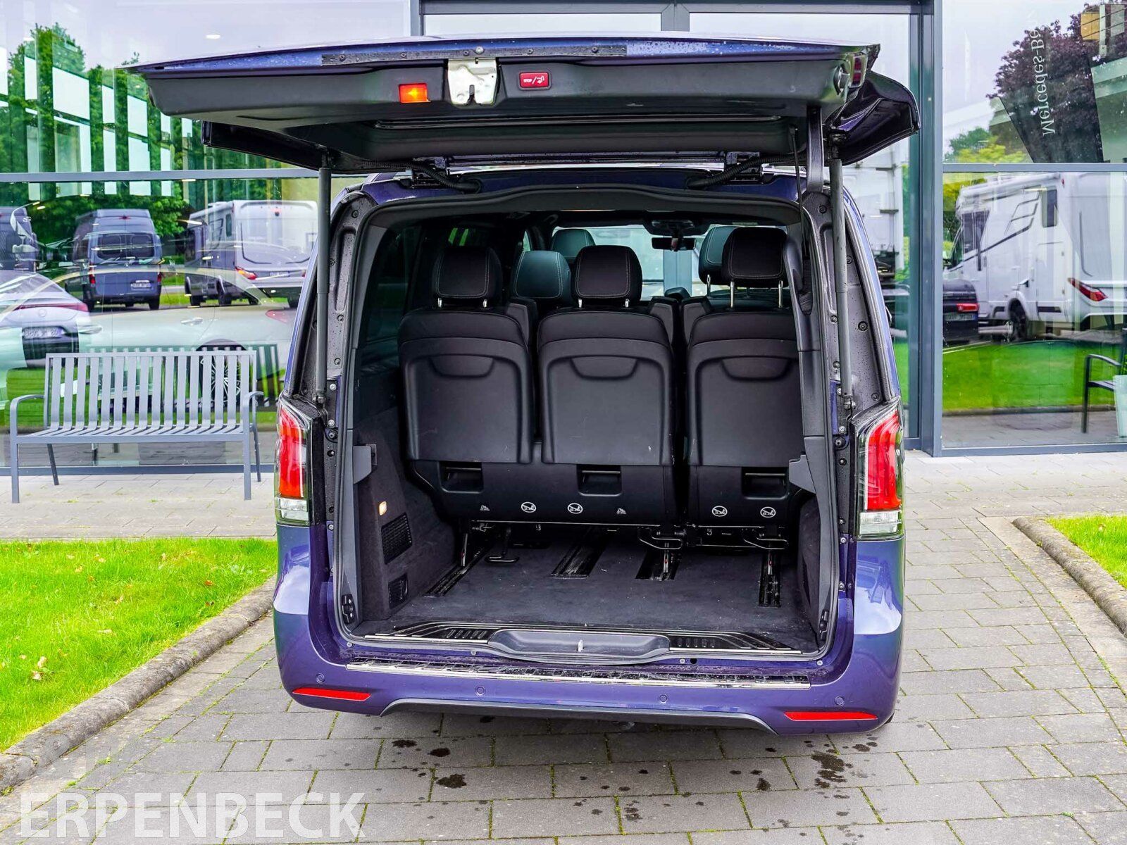 Fahrzeugabbildung Mercedes-Benz V 300 d AVANTGARDE L AMG AHK Distronic Airmatic