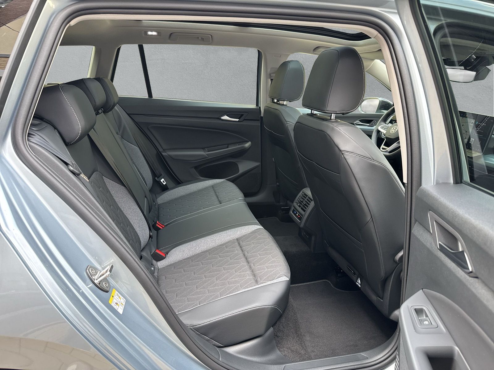 Fahrzeugabbildung Volkswagen Golf Var. Life 1,5 eTSI 110kW 7-Gang DSG Energy