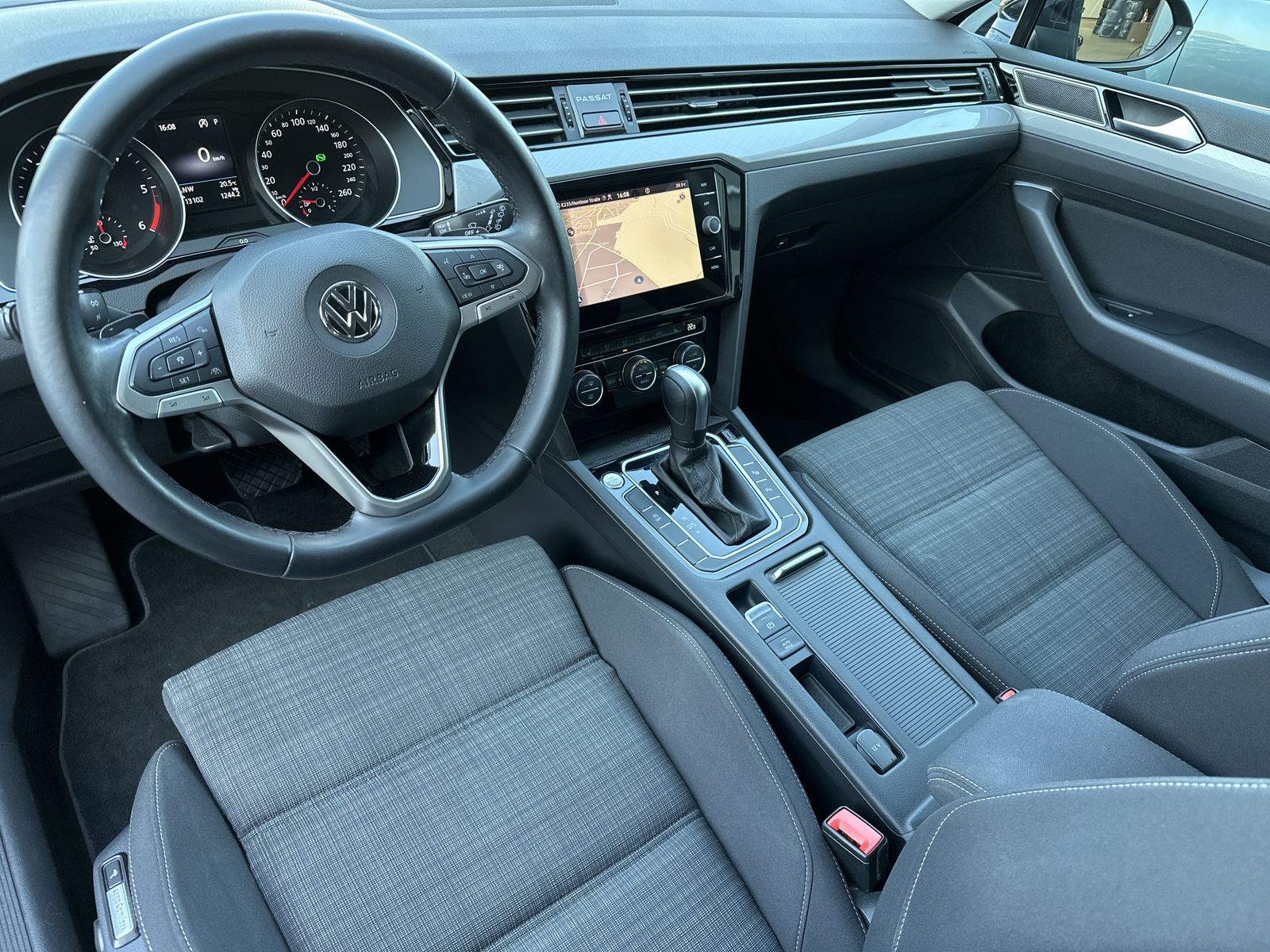 Fahrzeugabbildung Volkswagen Passat Variant 2.0 TDI DSG Business NAV+LED+ACC