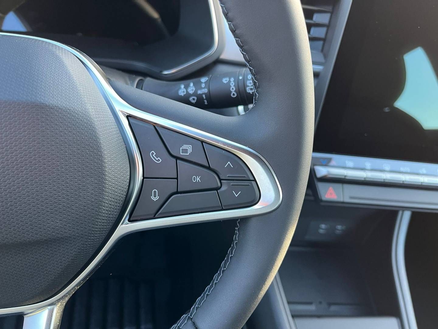 Fahrzeugabbildung Renault CAPTUR Evolution Full Hybrid E-Tech 160