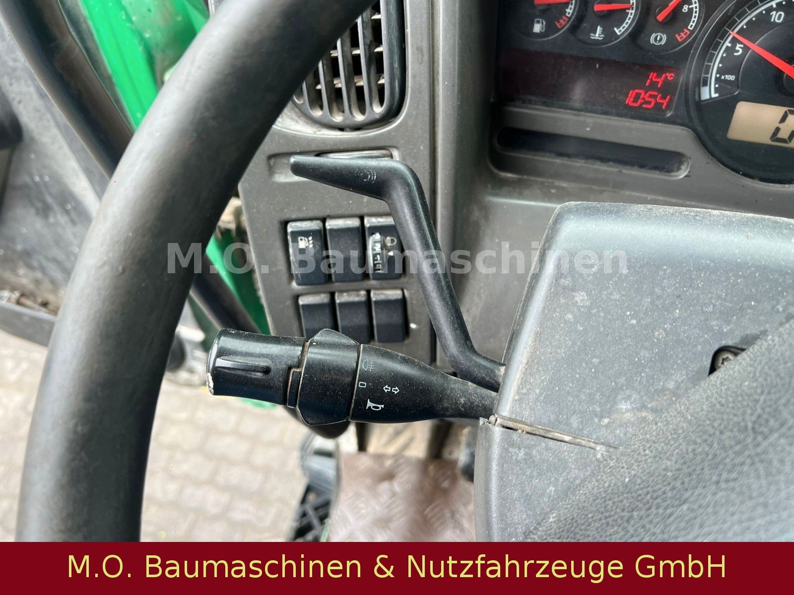 Fahrzeugabbildung Renault Kerax 450.32 / 8x4 / Bordmatik / Blatt/Blatt