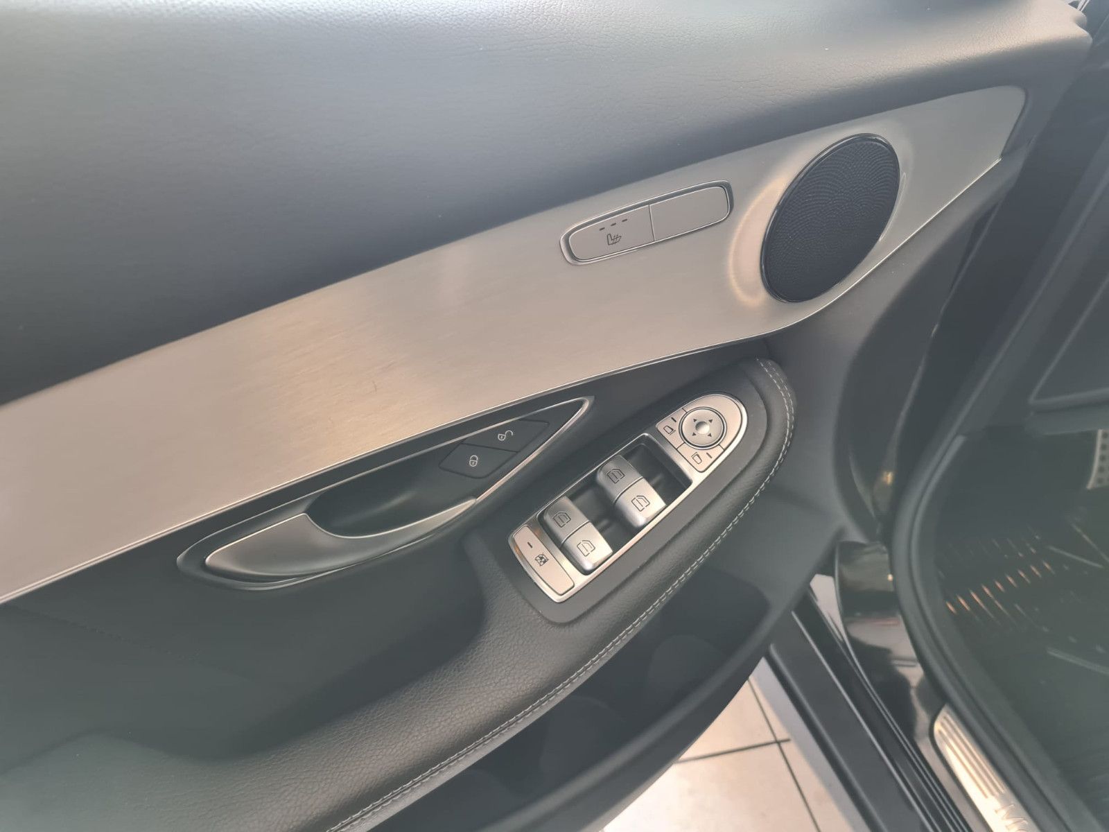 Fahrzeugabbildung Mercedes-Benz GLC 220 4Matic/LEDER/NAVI/SCHECKHEFT