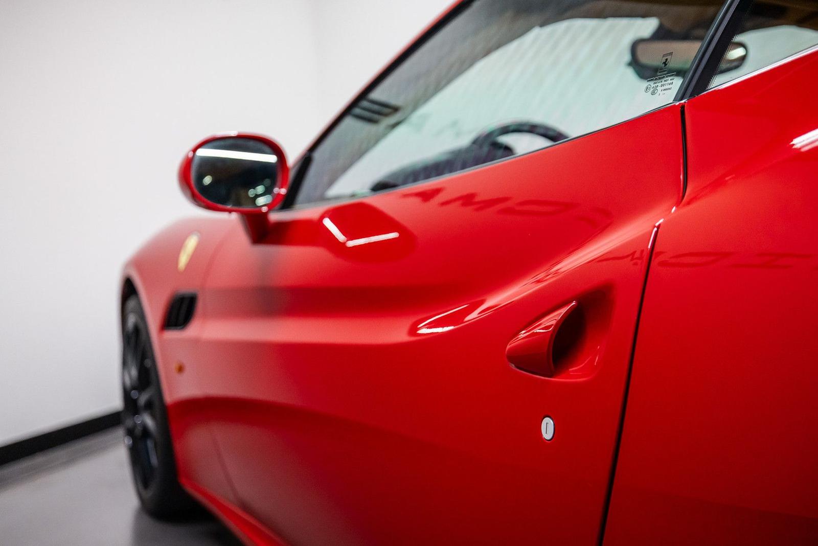 Ferrari California 30 4.3 V8 490 ch • Boîte F1 double embrayage • 29 600 km • Rouge / cuir beige