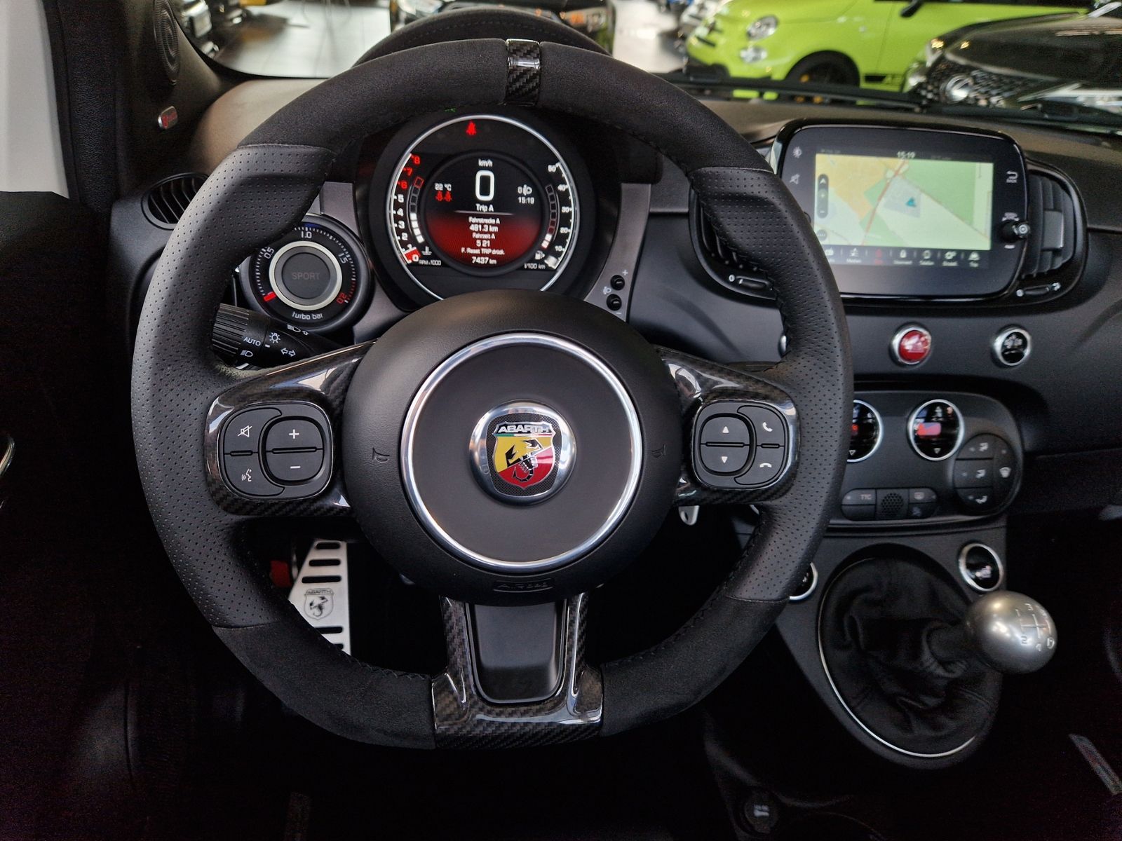 Fahrzeugabbildung Abarth 695C Turismo BEATS NAVI LEDER