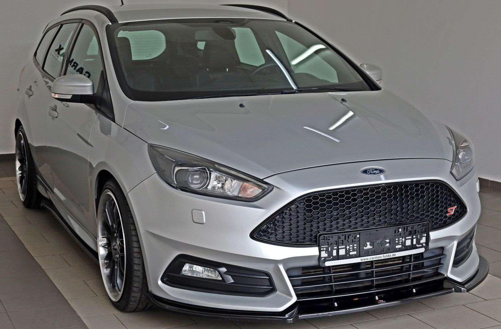 Fahrzeugabbildung Ford Focus Turnier ST Recaro,Leder,Navi,Xenon,Sony,SH