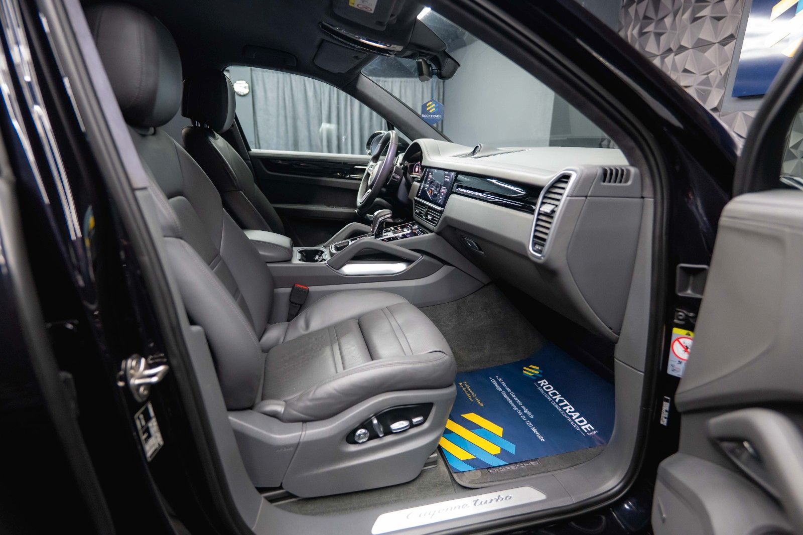 Fahrzeugabbildung Porsche Cayenne Turbo V8 Sport Chrono Black *ACC*LED*