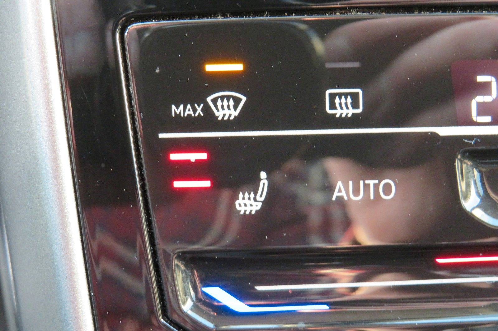 Fahrzeugabbildung Volkswagen T-Cross Active ACC NAVI APP GJ SITZH. PDC 1HD