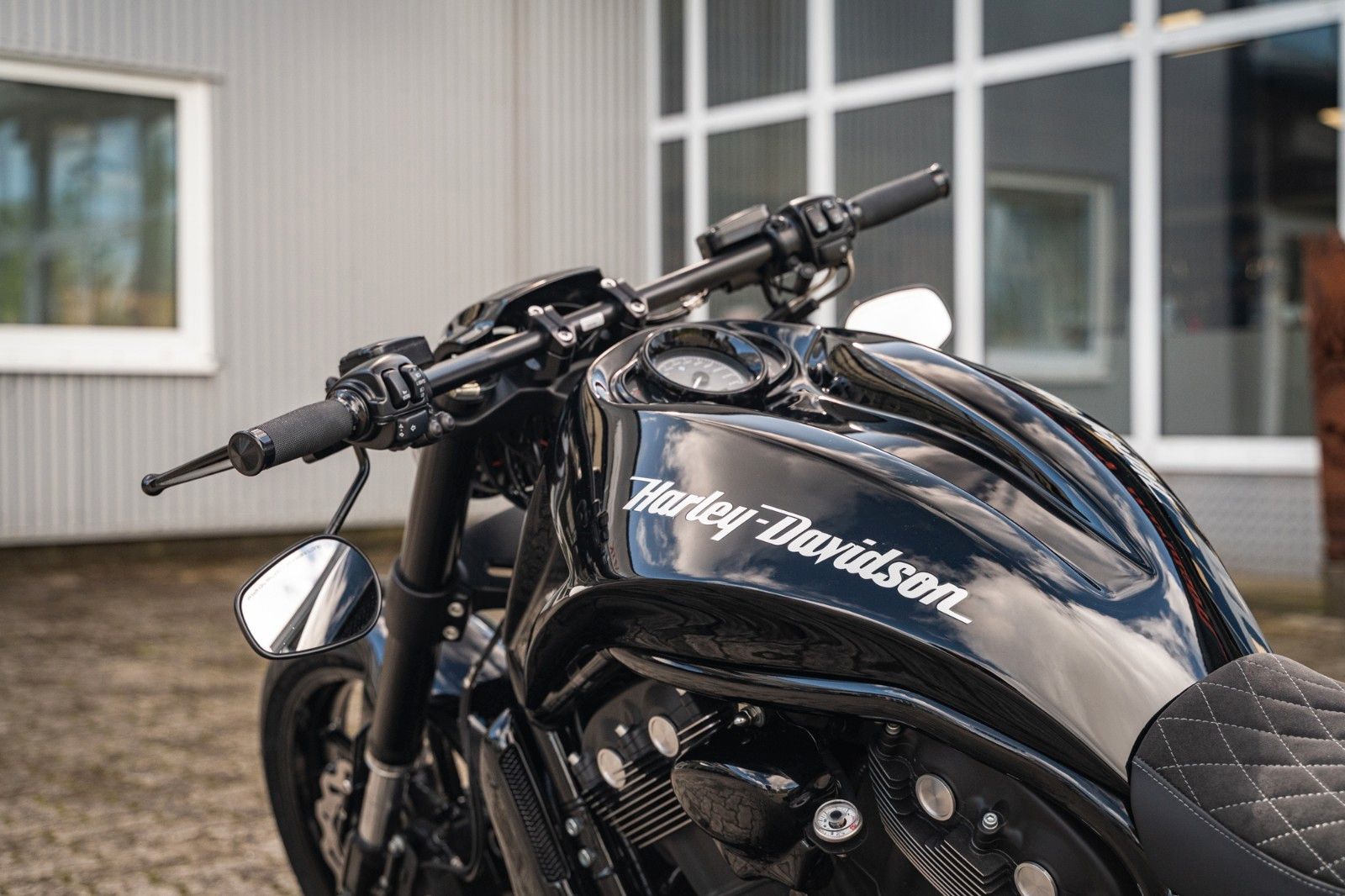 Fahrzeugabbildung Harley-Davidson VRSCDX Night Rod Special AIRRIDE 280 BadBoyCusto