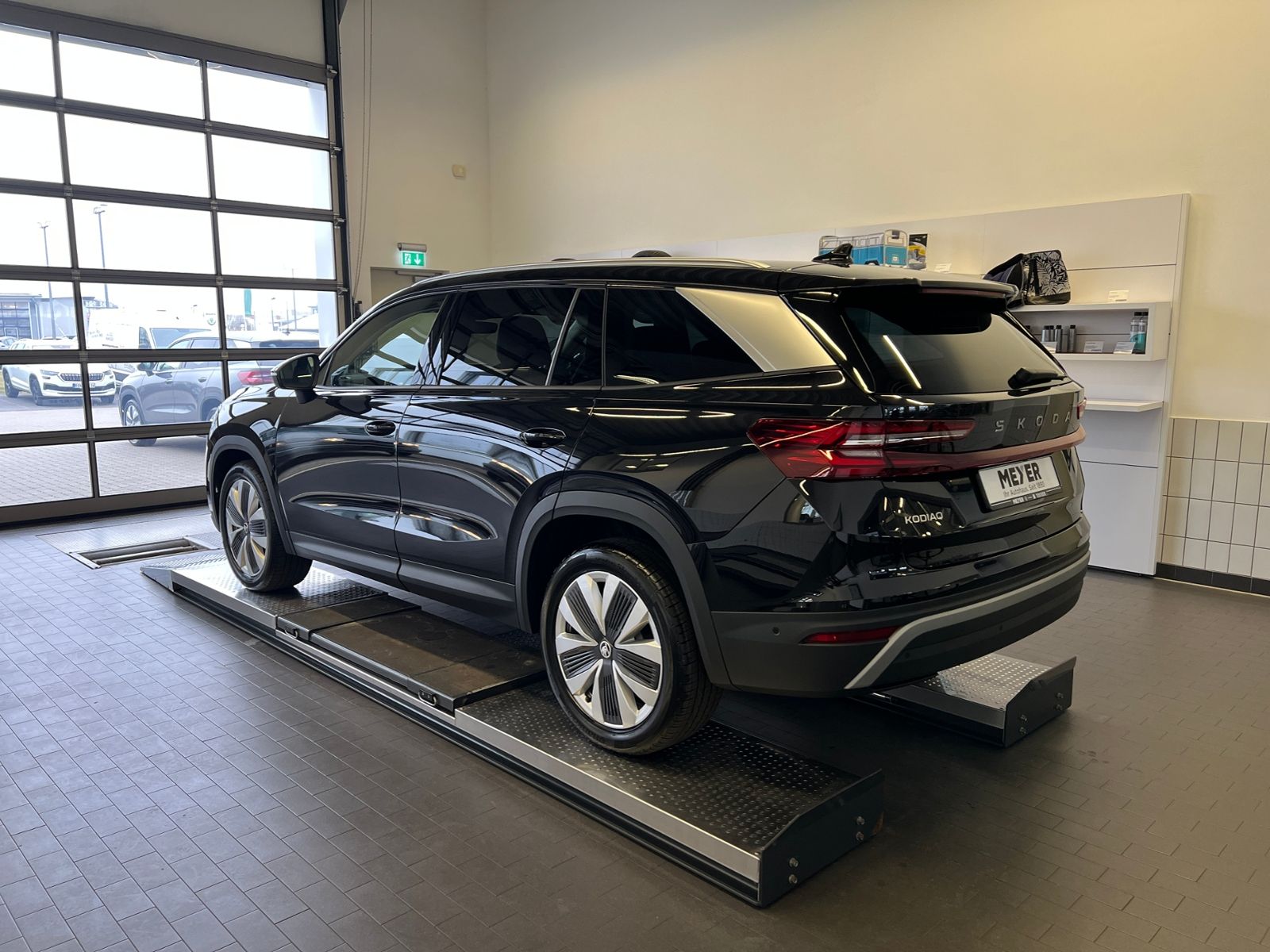 Fahrzeugabbildung SKODA Kodiaq Selection 2.0 TDI DSG *AHK, 7 Sitze, Pano