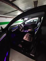 Tesla Model Y Long Range RWD mit Ambientebeleuchtung  - gebrauchte Tesla Model Y aus dem Jahr 2024