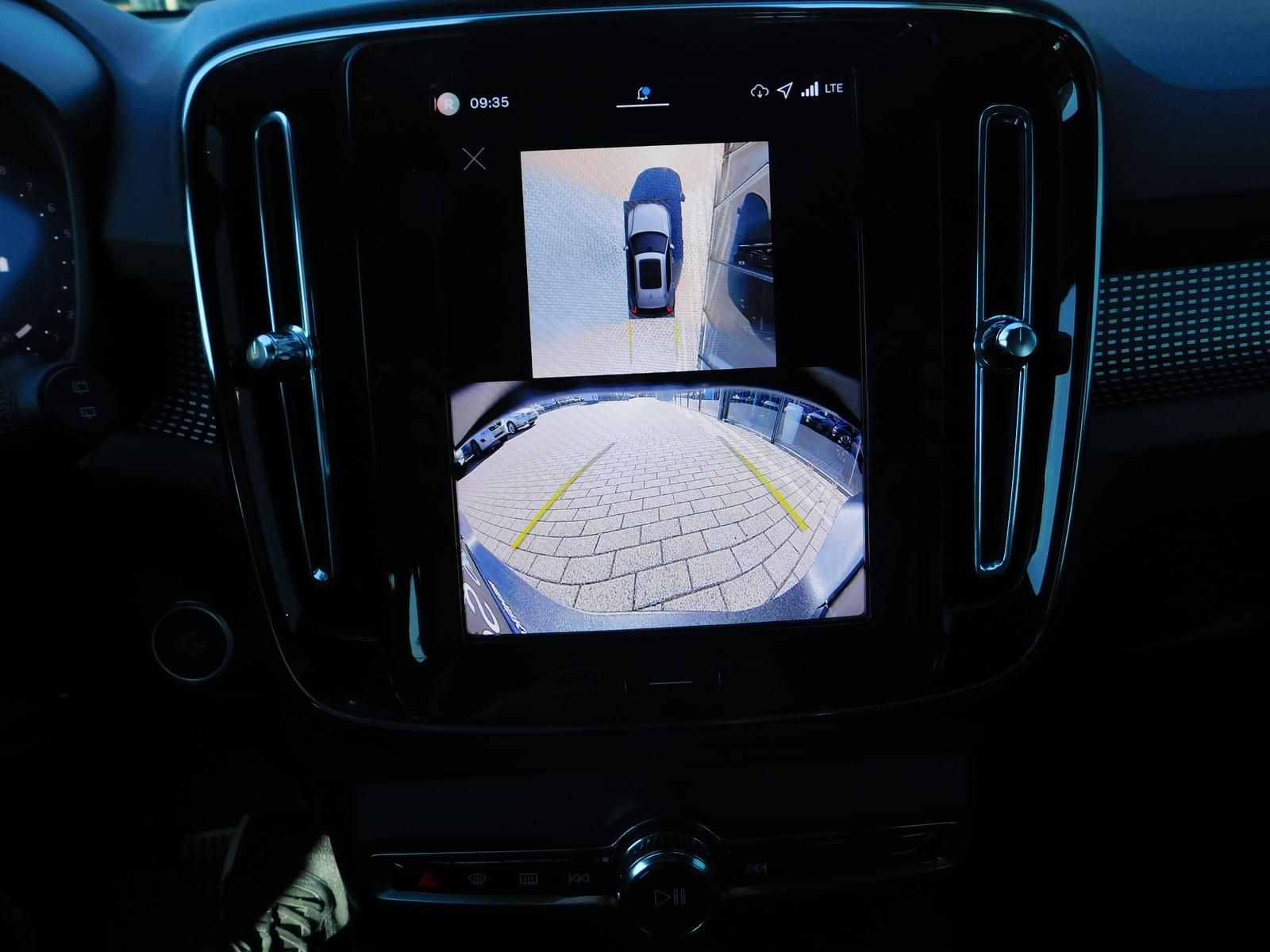 Fahrzeugabbildung Volvo XC40 B3 Plus Black-Editon