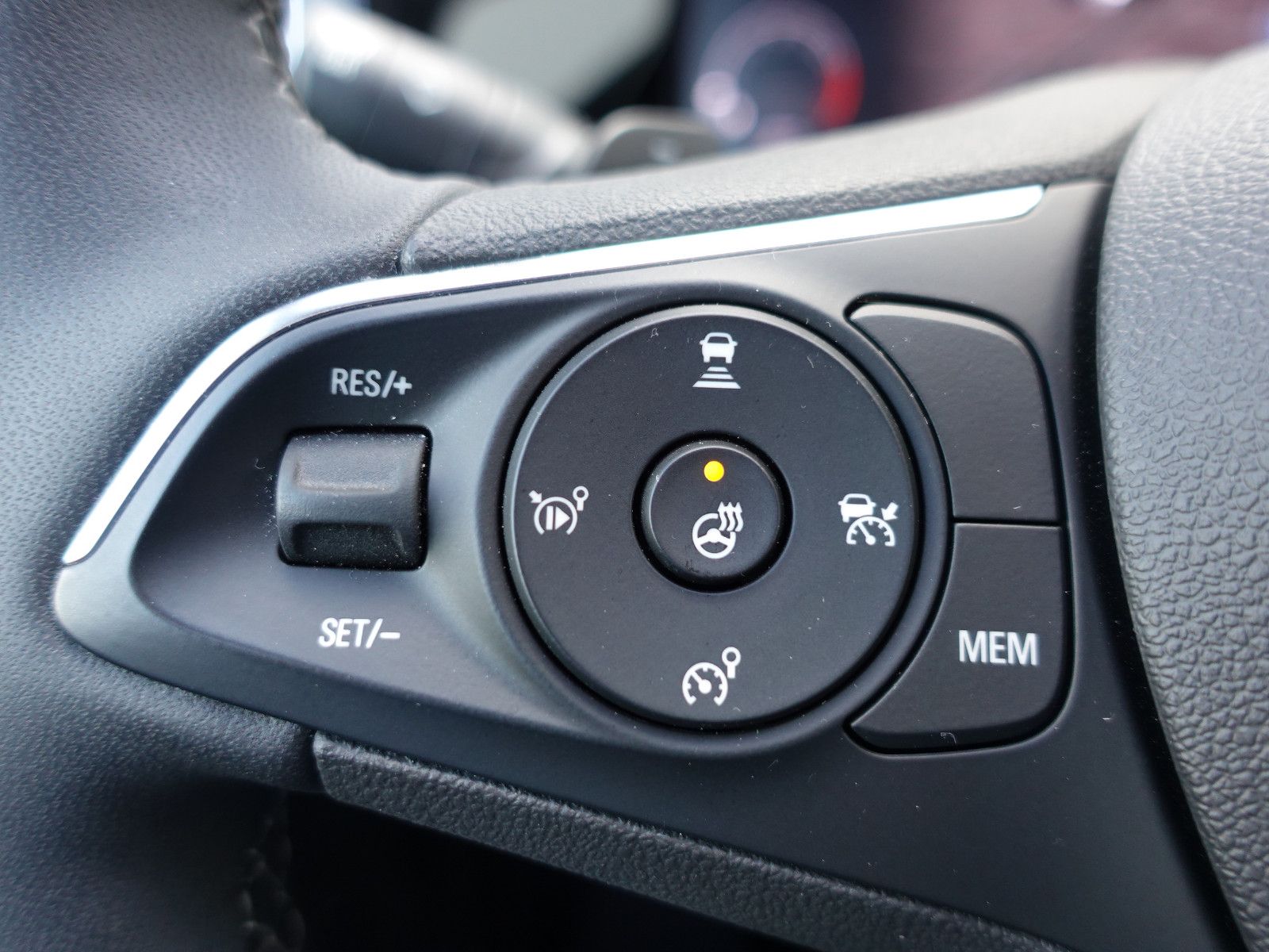 Fahrzeugabbildung Opel Grandland 1.2T AUTOMATIK,Navi,MatrixLED,Sitzhzg