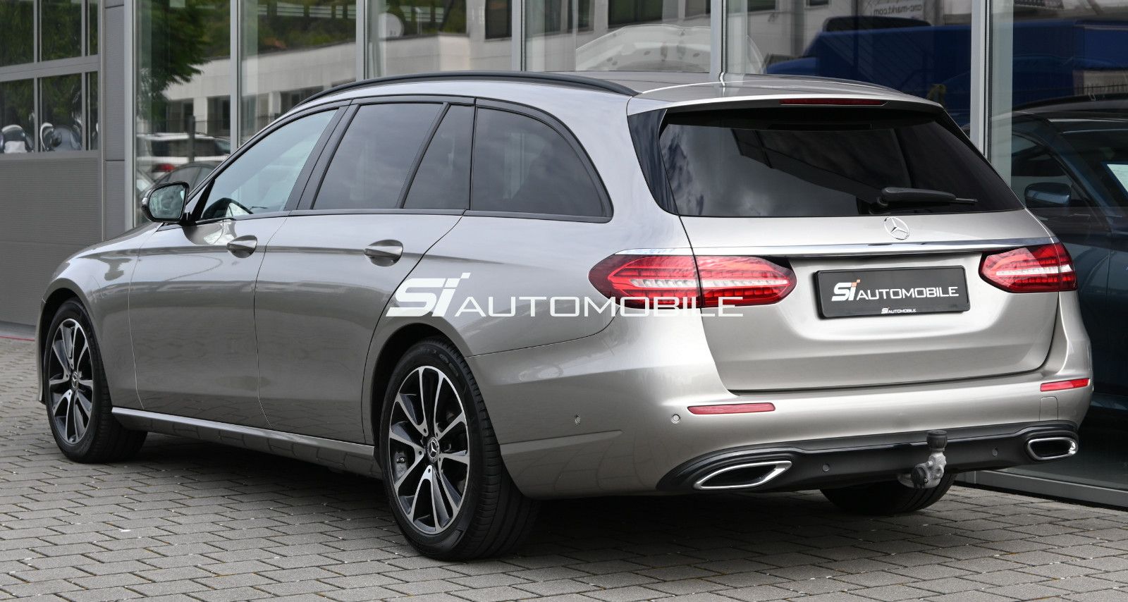 Fahrzeugabbildung Mercedes-Benz E 220 d T Avantgarde °NIGHT°AHK°STANDHZ°BURMEST°