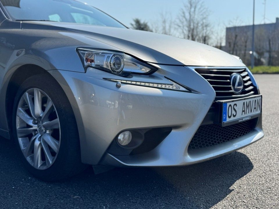 Fahrzeugabbildung Lexus IS 300h Vollhybrid Leder Kamera Winterreifen