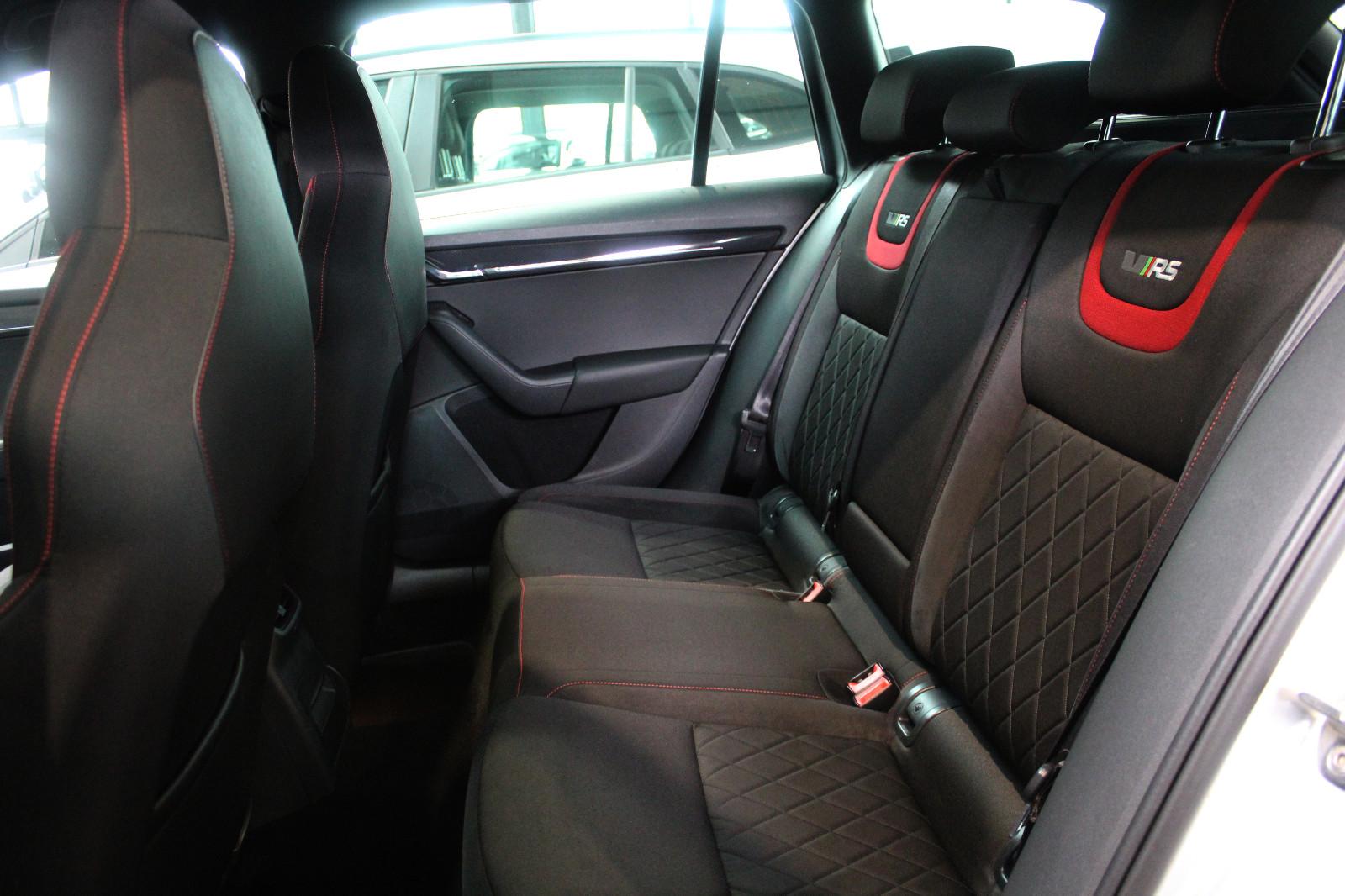 Skoda Octavia Combi 2.0 TSI RS (AHK, Business Paket)