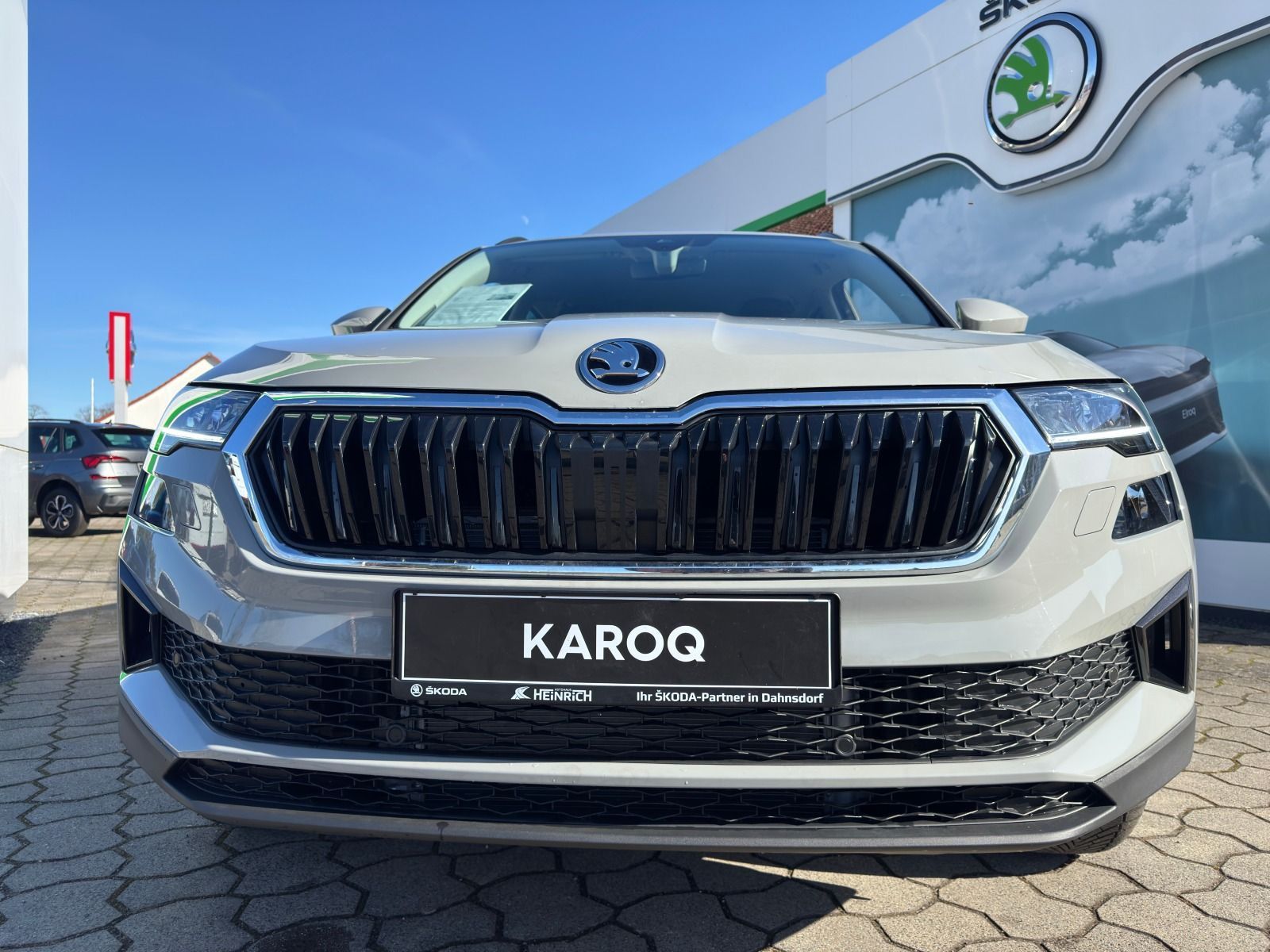 Fahrzeugabbildung SKODA Karoq 1.5 TSI DSG*AHK*RFK*behFro*eHeck*Allwetter