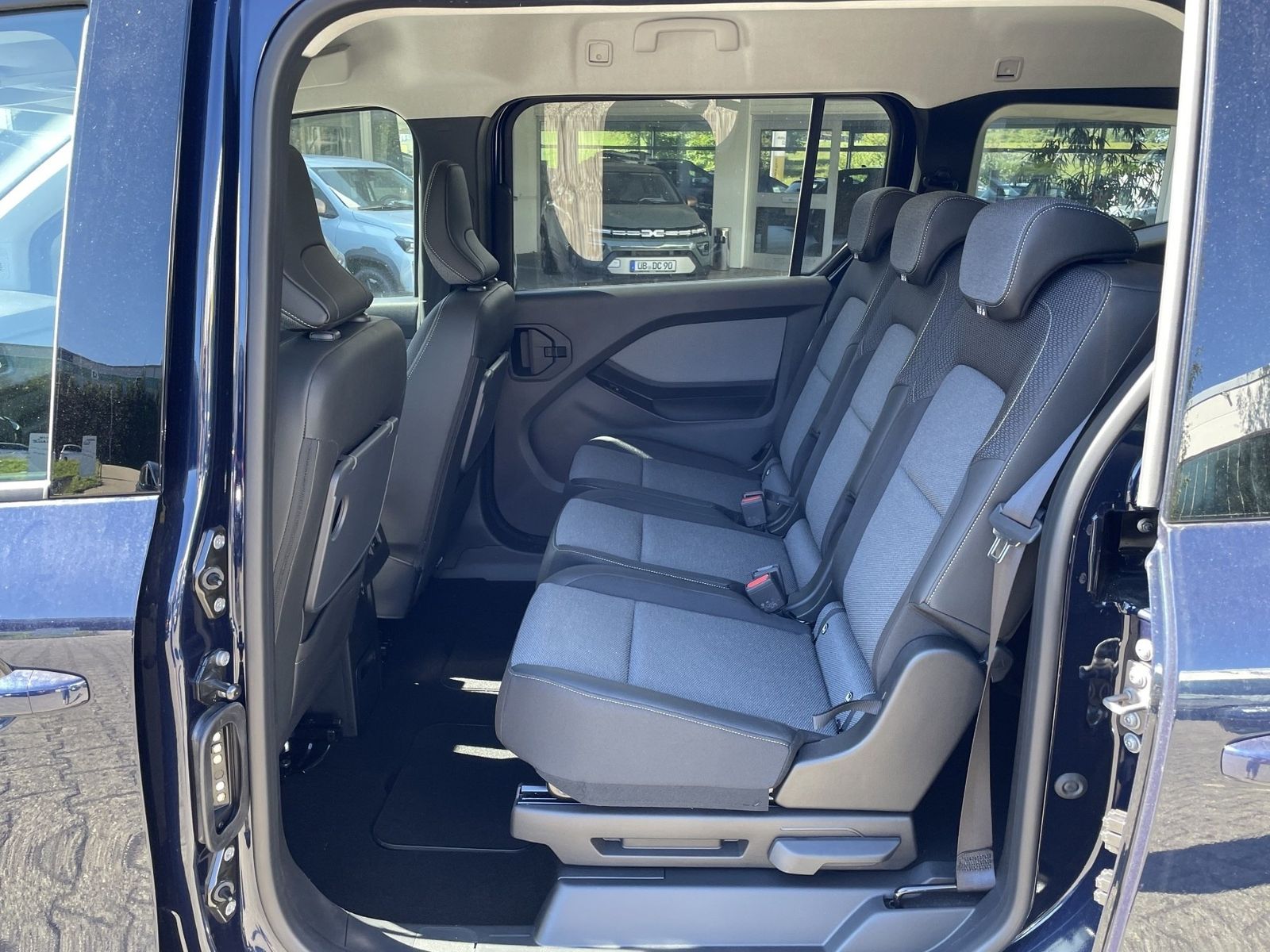 Fahrzeugabbildung Renault Kangoo Grand Techno TCe 130 EDC 7-Sitzer