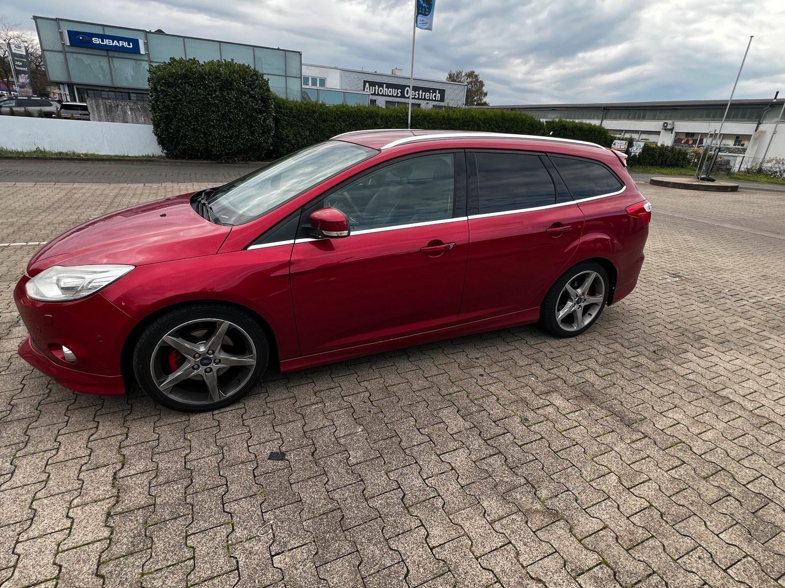 Ford Focus 2012 — салон