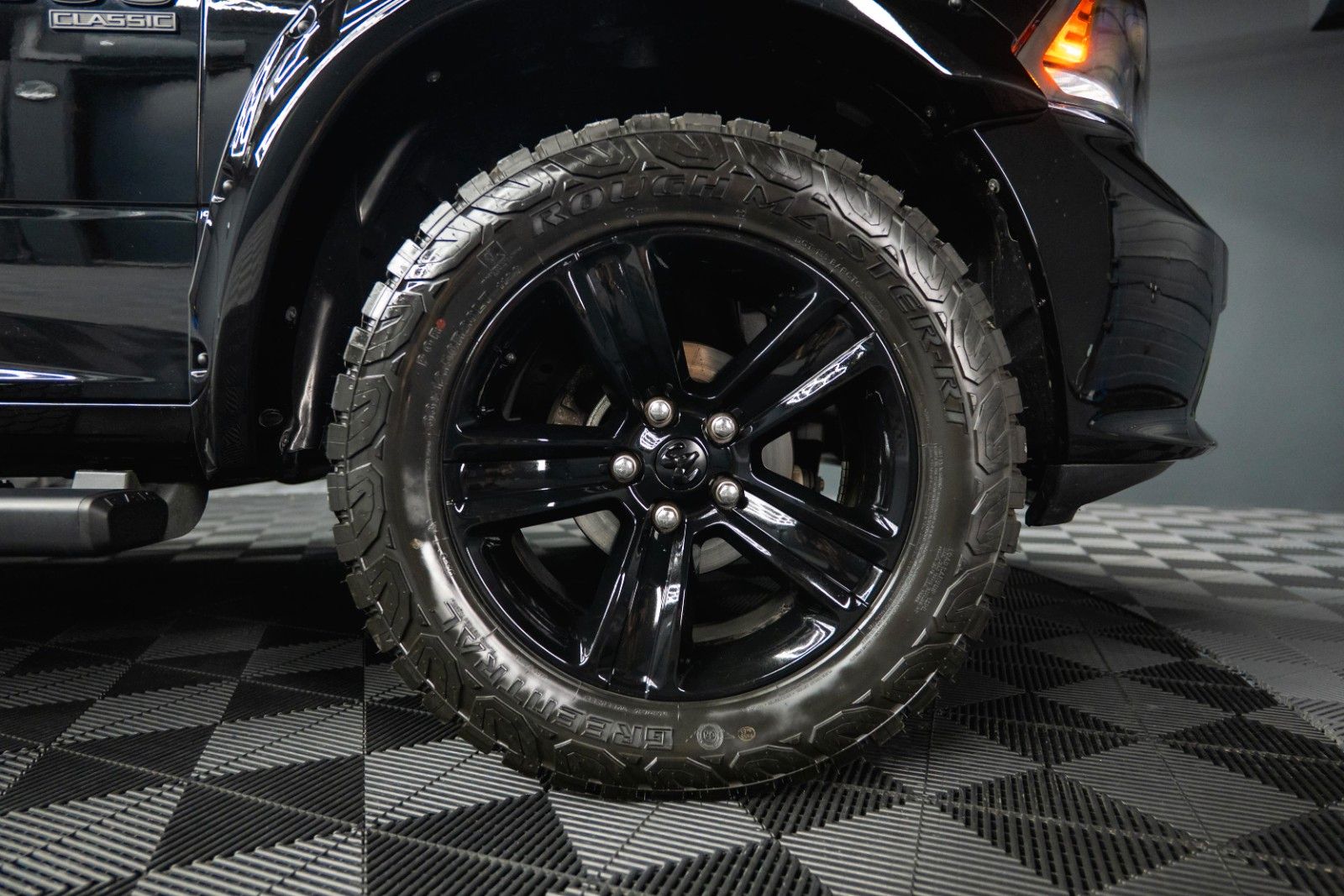 Fahrzeugabbildung Dodge RAM 5.7 V8 HEMI 4x4 OFFROAD Night HarleyDavidson