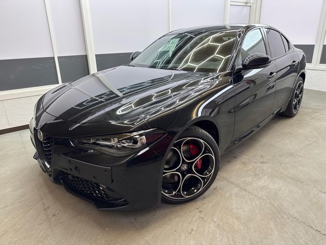 Alfa Romeo Giulia COMPETIZIONE AUT NAVI SHZ RFK ACC Harm...