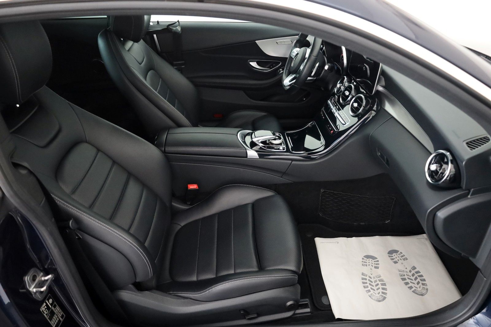 Fahrzeugabbildung Mercedes-Benz C 200 Coupe AMG Line Leder,Navi,LED,SH,PDC,SR+WR