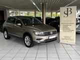 Volkswagen Tiguan Highline BMT 4Motion KAMERA/PANO/ACC/LED - mit Benzin-Antrieb: Beige, Geländewagen, mit Klimaautomatik