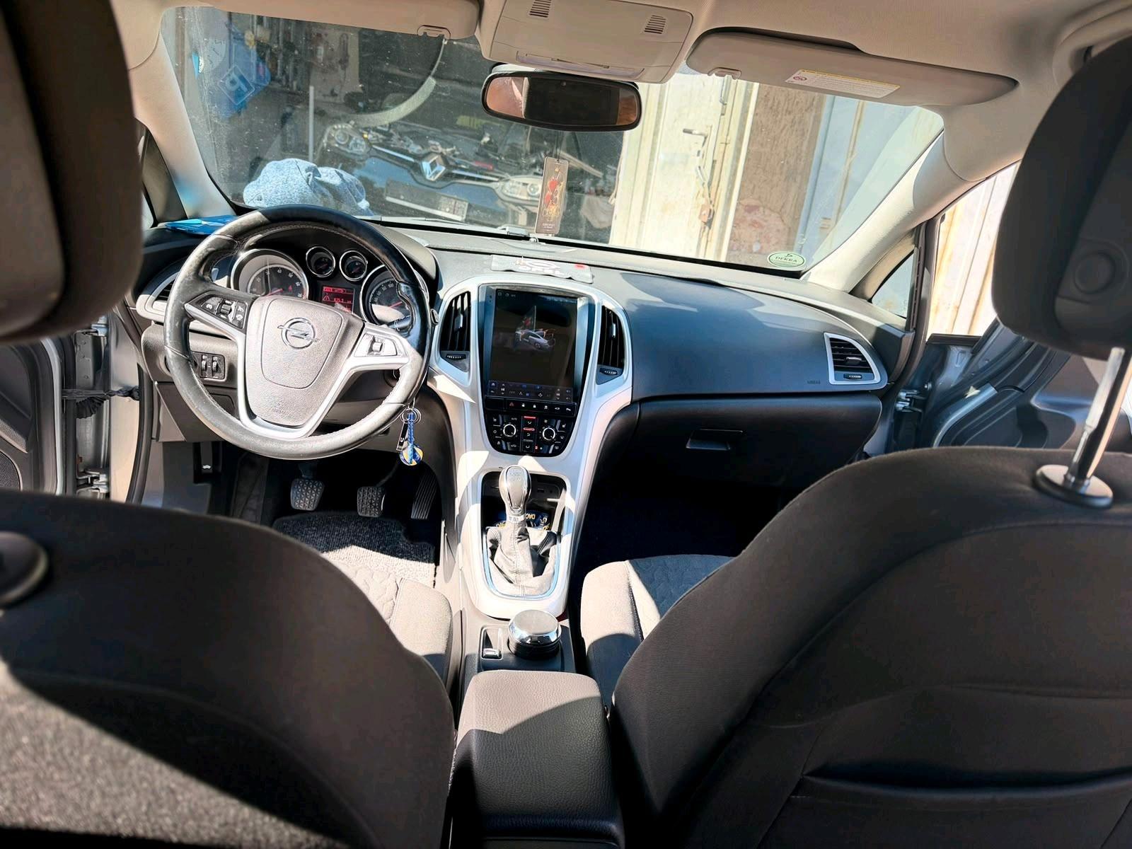 Opel Astra 2013 — engine 120 HP (88kW)