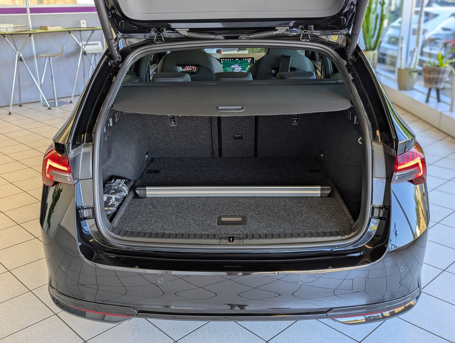 Fahrzeugabbildung SKODA Octavia 2.0 TDI Sportline Canton Matrix Pano 5J
