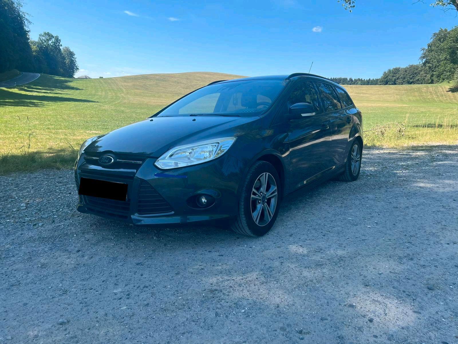 Ford Focus 2011 — салон