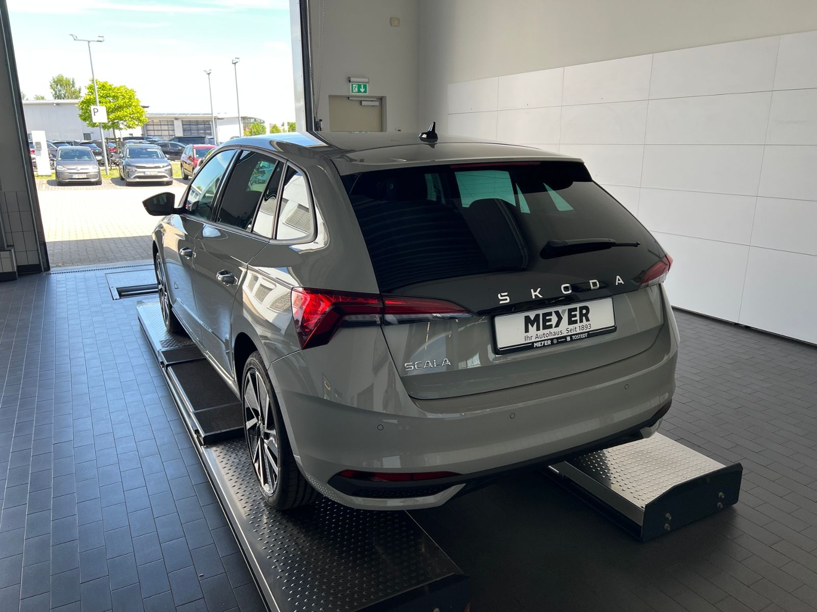 Fahrzeugabbildung SKODA Scala Drive 1.0 TSI *Black Paket, Vorb. AHK, LED