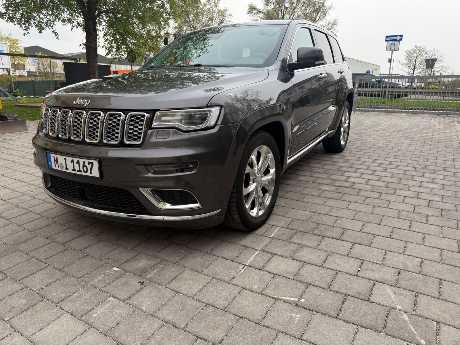 Fahrzeugabbildung Jeep Grand Cherokee 3.0l V6 MultiJet 184kW Summit