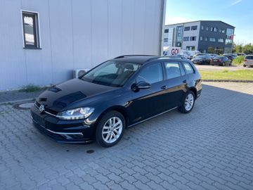 Volkswagen Golf - 1