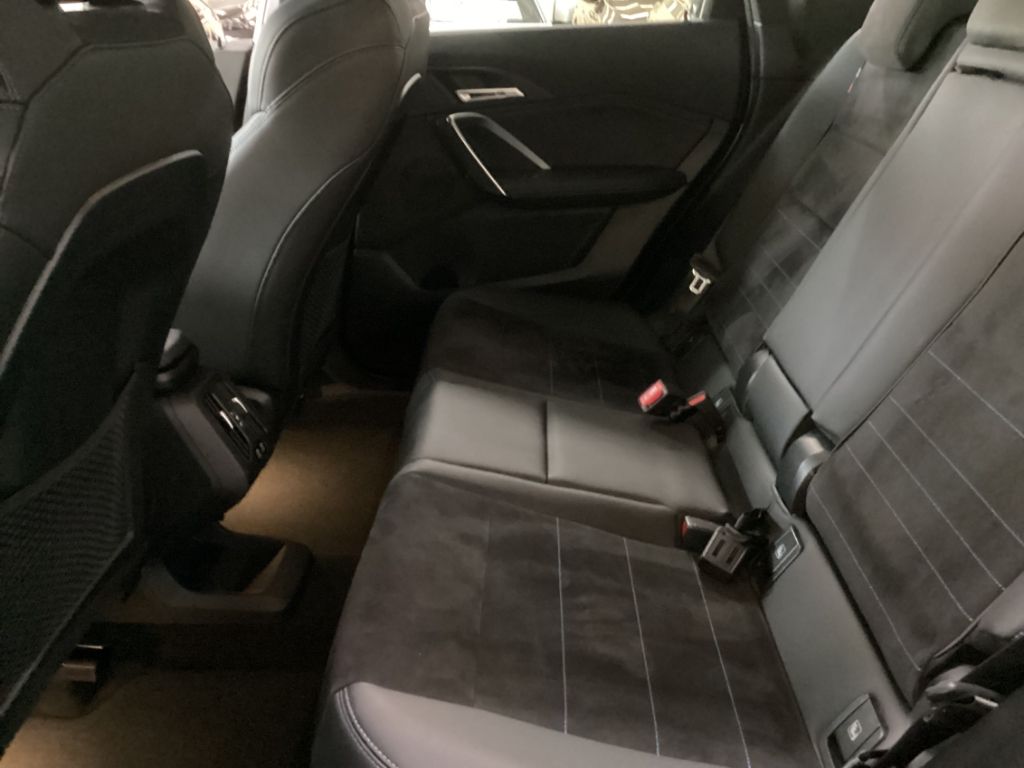 BMW iX1 xDrive 30 Sportpaket AD Navi Digitales Cockp foto 12