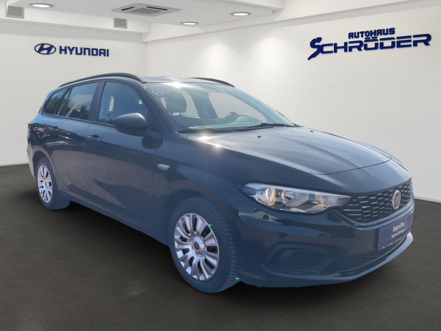 Fahrzeugabbildung Fiat Tipo 1.4 Kombi More Klima Parksensoren Tempomat