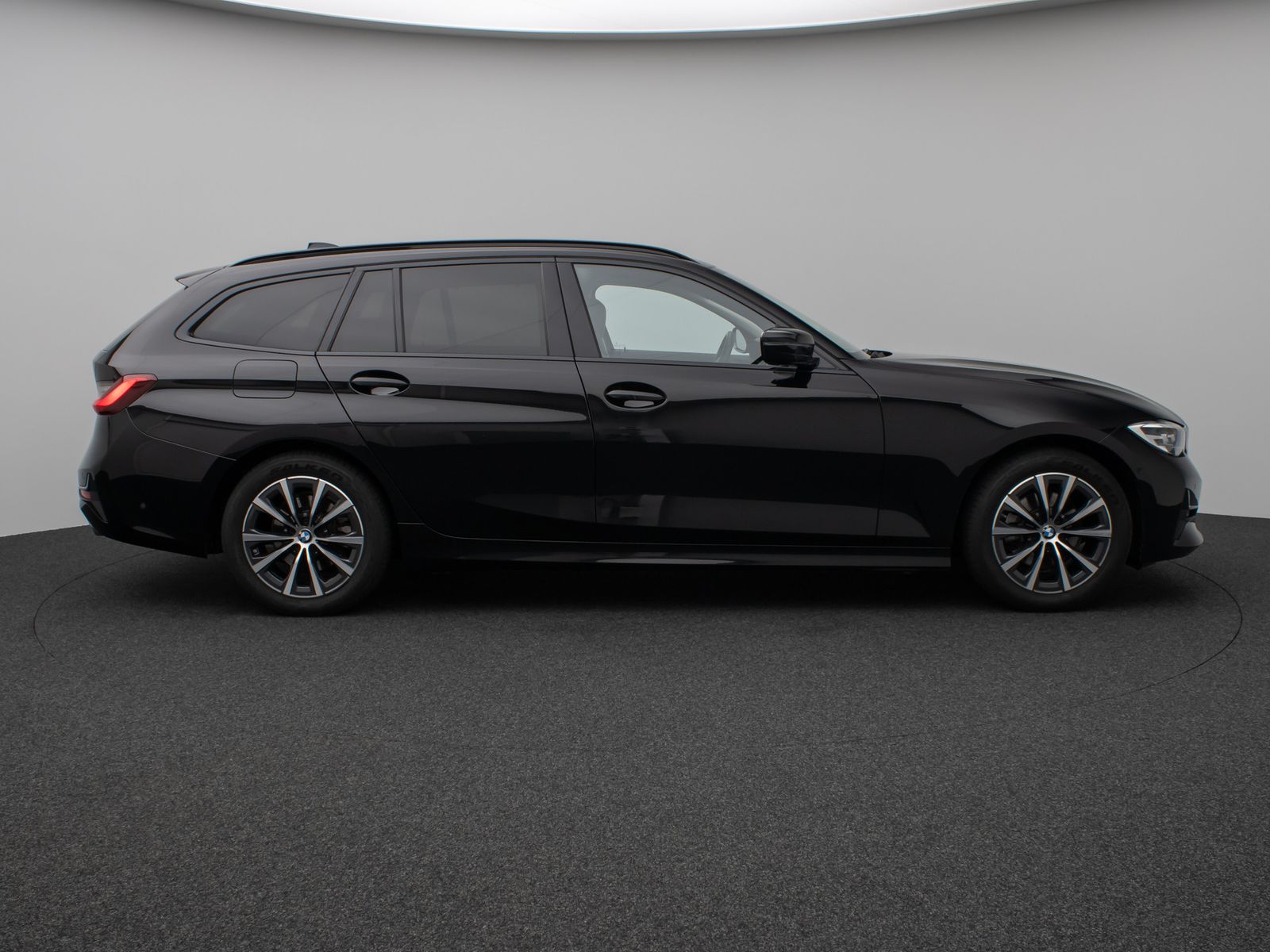 Fahrzeugabbildung BMW 320d  xD Sport Line Panorama Kamera HiFi Komfort