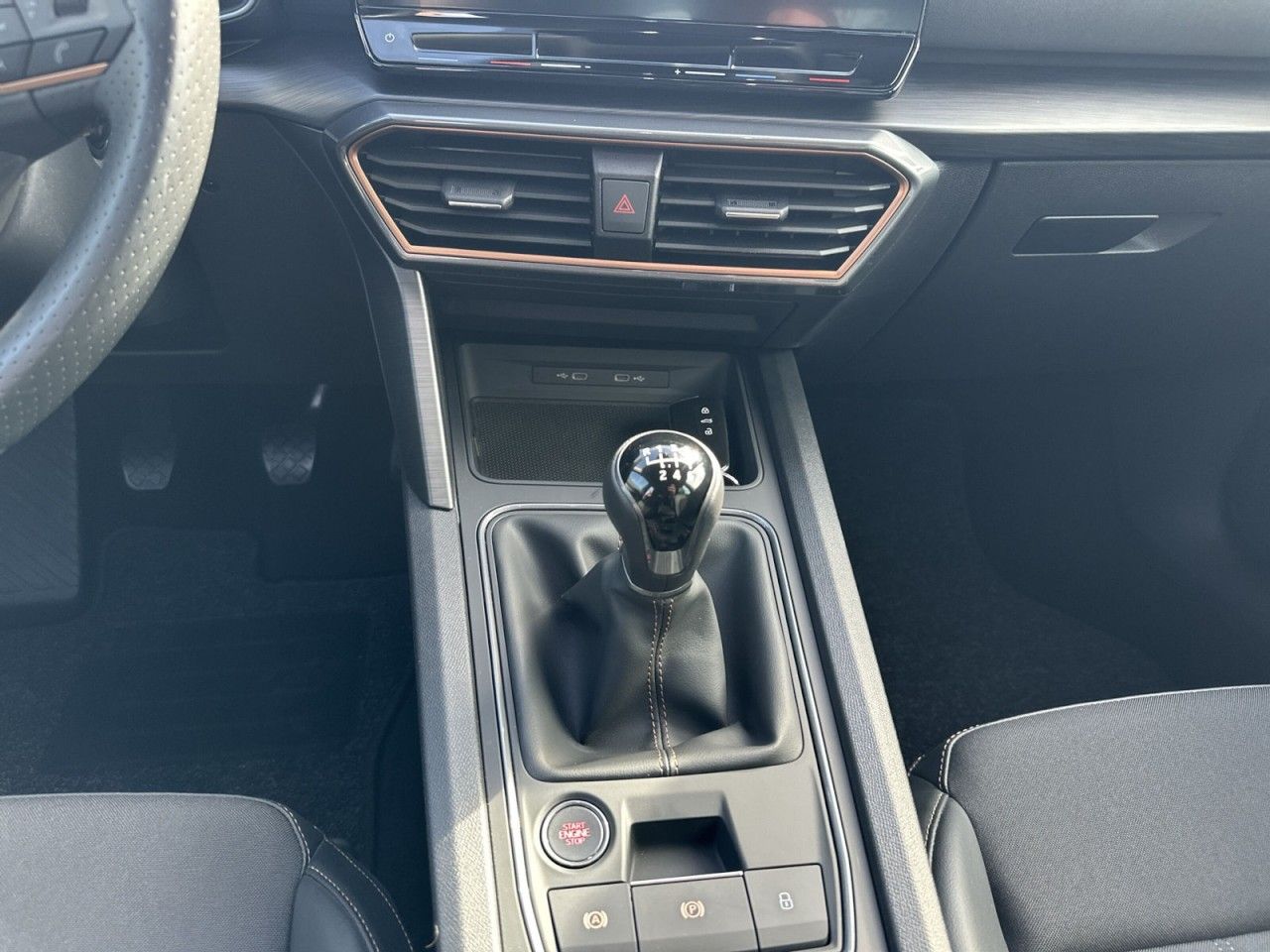 Fahrzeugabbildung CUPRA Formentor 1.5 TSI 150 PS 6-Gang - mit KI generiert/bearbeitet