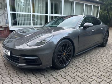 Porsche Panamera - 4