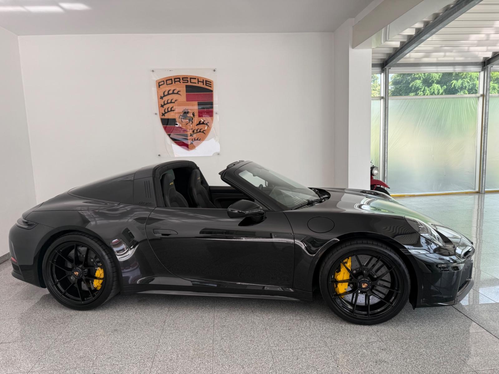 Porsche 992 Targa GTS 4 - PCCB- ACC-