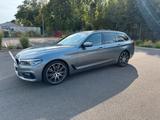 BMW 540i xDrive Touring A - - BMW 540: Kombi